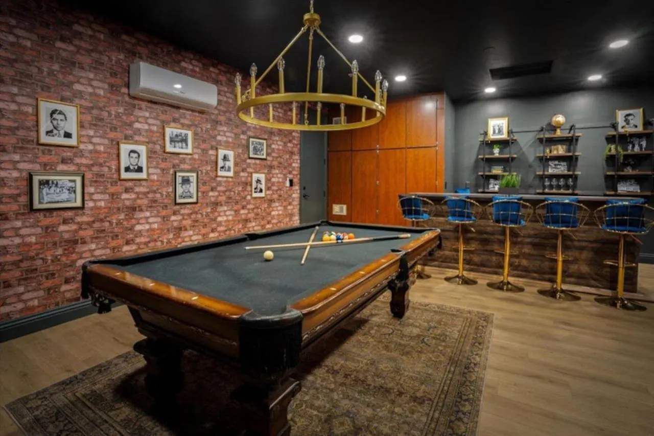 Dom wakacyjny Luxury Mansion, Heated Pool And Spa, Pickleball, Batting Cage, 2 Game Rooms, Speakeasy Scottsdale