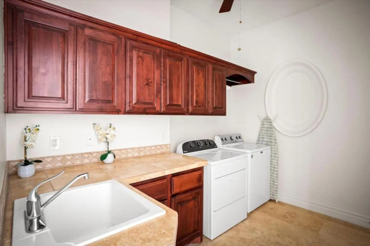 Luxury Mansion, Heated Pool And Spa, Pickleball, Batting Cage, 2 Game Rooms, Speakeasy Scottsdale