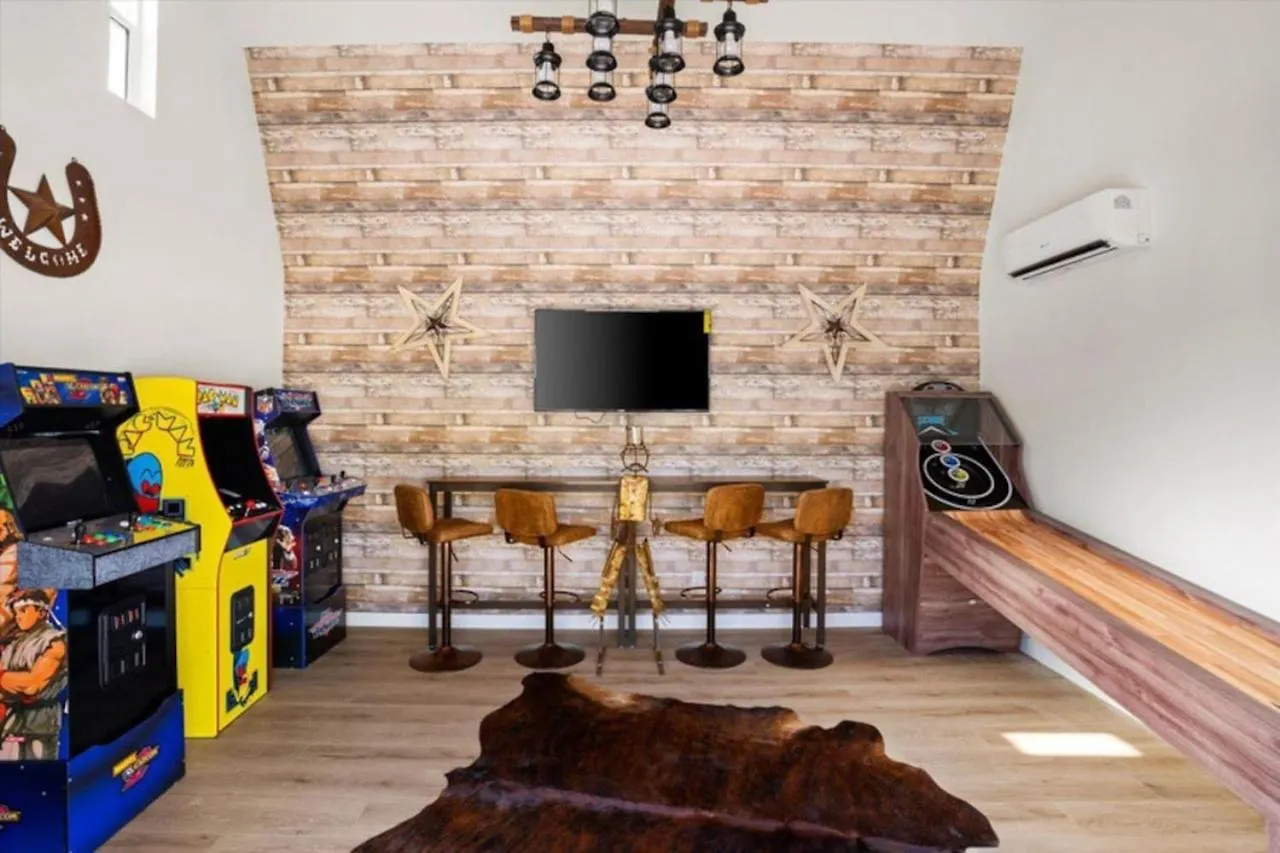 Luxury Mansion, Heated Pool And Spa, Pickleball, Batting Cage, 2 Game Rooms, Speakeasy Scottsdale Dom wakacyjny