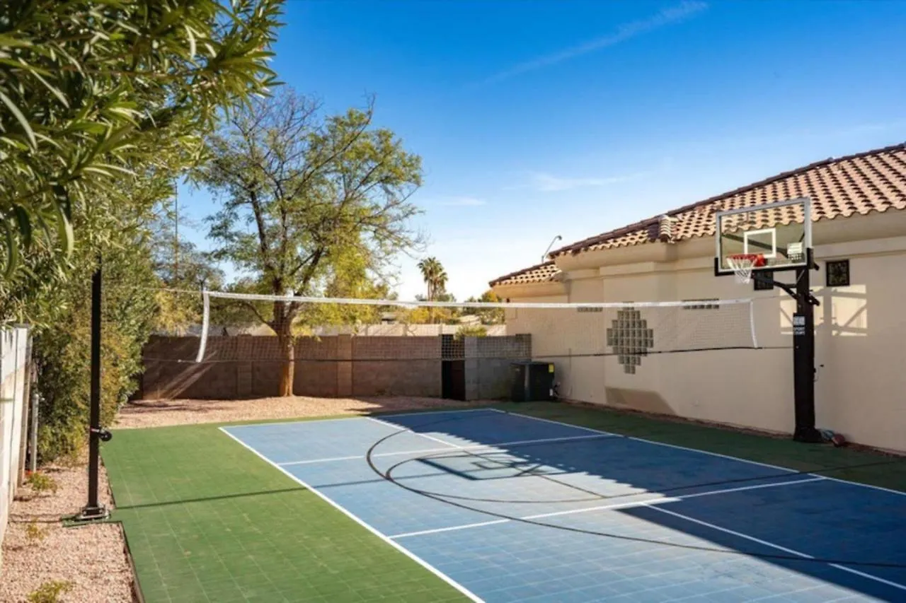 Luxury Mansion, Heated Pool And Spa, Pickleball, Batting Cage, 2 Game Rooms, Speakeasy Scottsdale