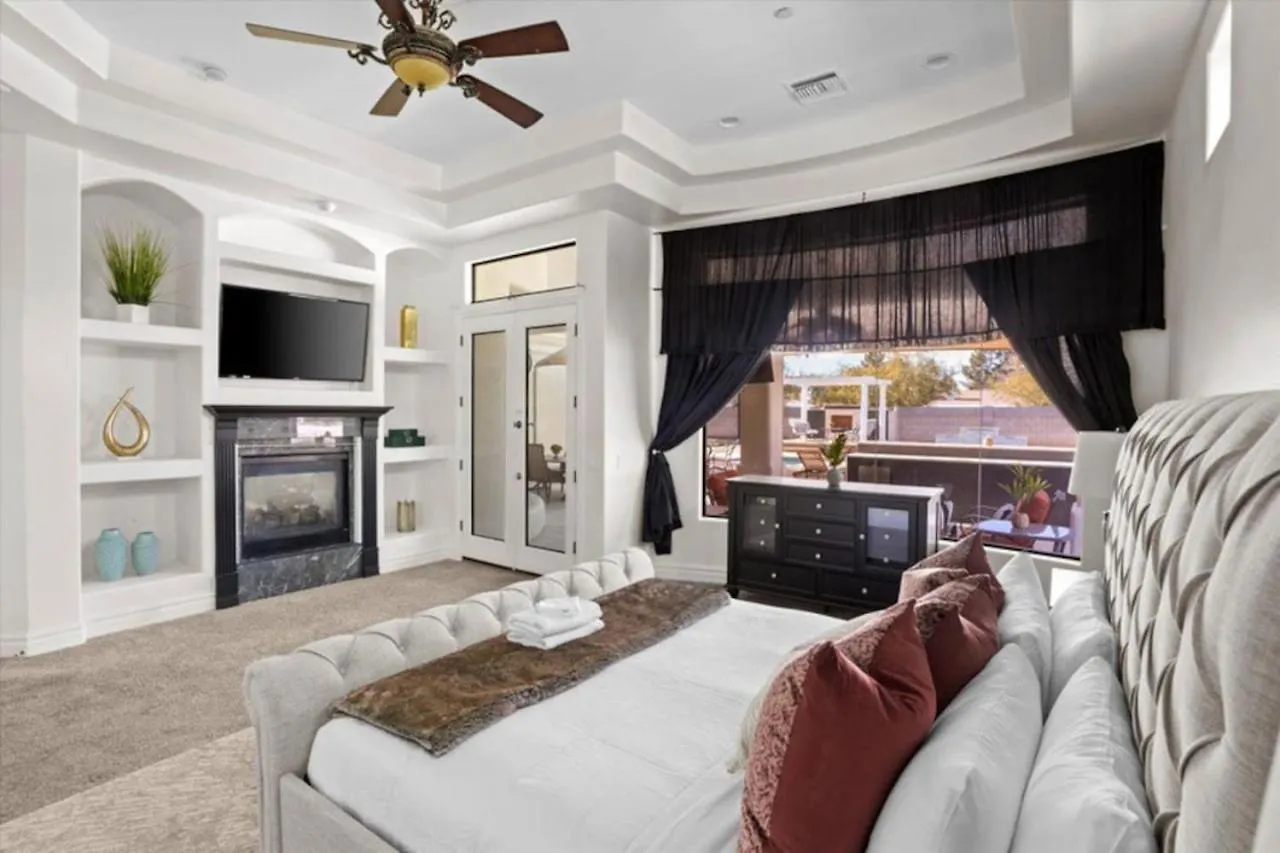 Luxury Mansion, Heated Pool And Spa, Pickleball, Batting Cage, 2 Game Rooms, Speakeasy Scottsdale