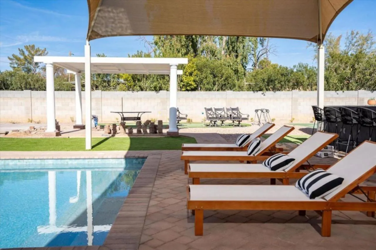 Luxury Mansion, Heated Pool And Spa, Pickleball, Batting Cage, 2 Game Rooms, Speakeasy Scottsdale