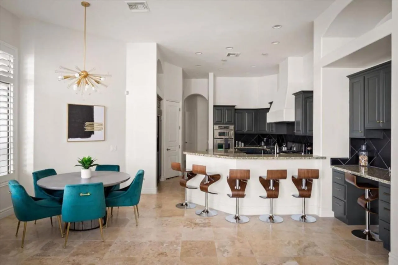 Tatil Evi Luxury Mansion, Heated Pool And Spa, Pickleball, Batting Cage, 2 Game Rooms, Speakeasy Scottsdale ABD