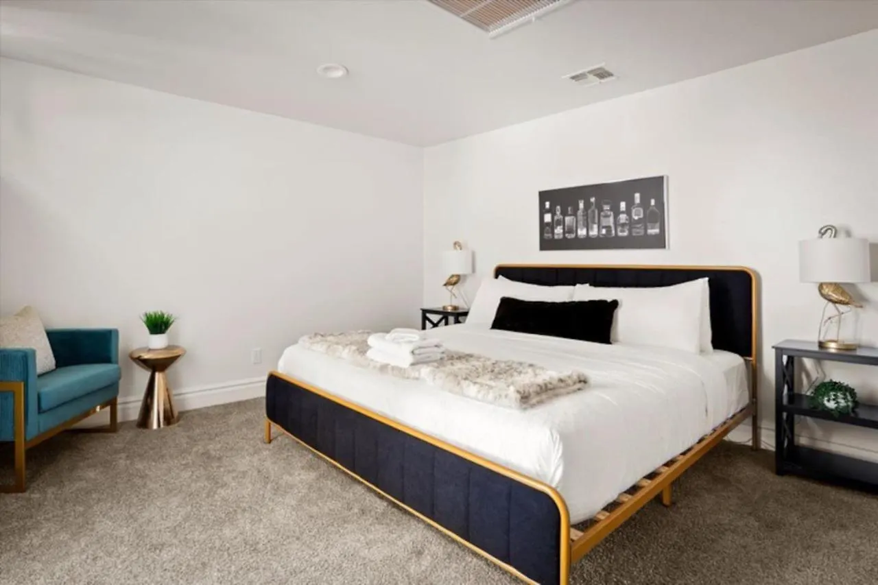Luxury Mansion, Heated Pool And Spa, Pickleball, Batting Cage, 2 Game Rooms, Speakeasy Scottsdale